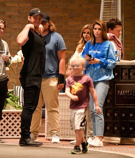 Chris Pratt’s Family: Photos – Hollywood Life