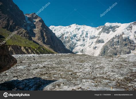 Beautiful Snowy Mountains Russian Federation Caucasus July 2012 — Stock ...