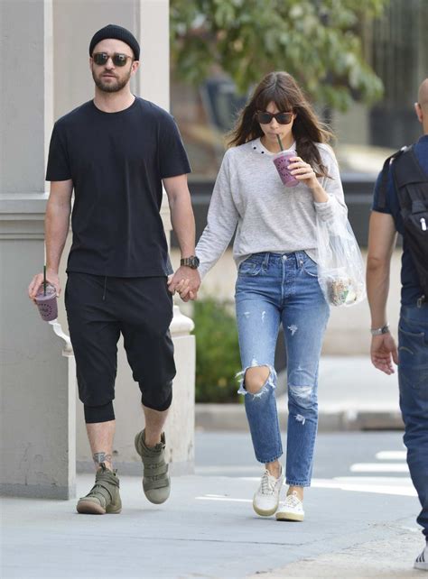 Jessica Biel and Justin Timberlake are spotted enjoying smoothies while ...