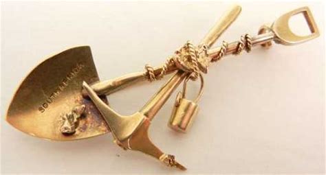 South African gold rush mining tools pin, 15k gold, 2 1