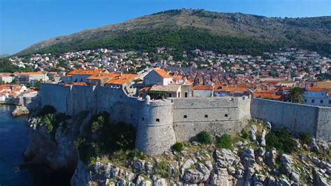 Dubrovnik Walls - Dubrovnik Walls walk trough history and architecture