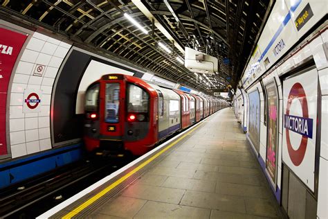 Metrô de Londres procura tecnologia de prevenção ao suicídio