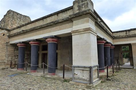 Jeffrey Bale's World of Gardens: The Minoan Labyrinth