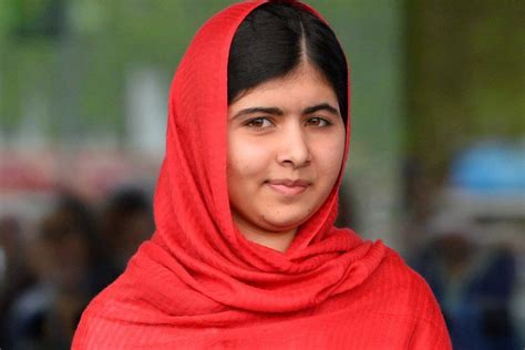 Malala Yousafzai Biography, Wiki, Dob, Native Place, Family, Career ...