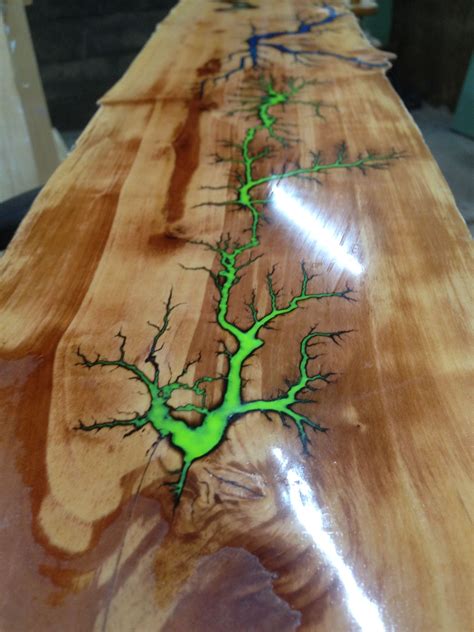 Cool 40 Amazing Resin Wood Table Ideas For Your Home Furnitures ...