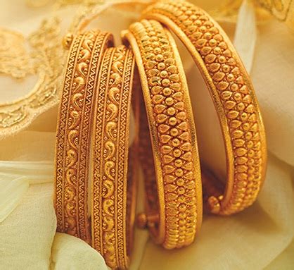 9 Best Designs of 8 Gram Gold Jewellery Bangles in India