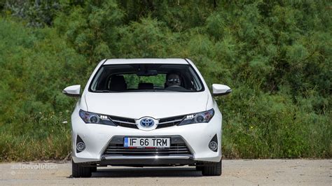 TOYOTA Auris Hybrid Review - autoevolution