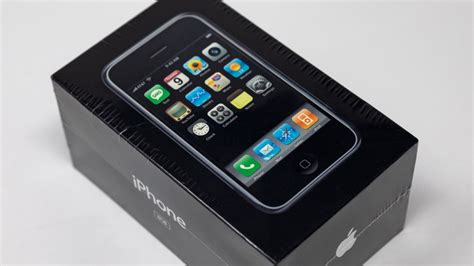 Apple iPhone From 2007 Sells for $39,000 USD at Auction