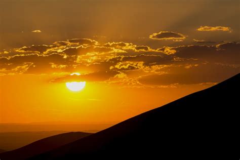 Sunset over the sand dunes | Copyright-free photo (by M. Vorel) | LibreShot