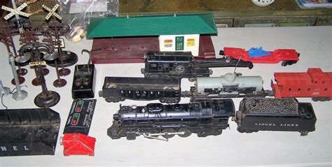 Vintage 1950's Lionel Train Set w/2056 Hudson Engine