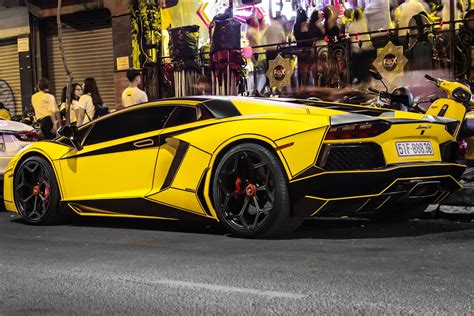 Lamborghini Aventador - Yellow Matt wrap | WrapStyle