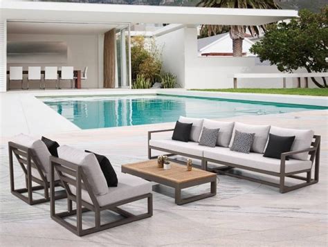 Contemporary Garden Furniture Offers Modern Outlook to the Garden ...