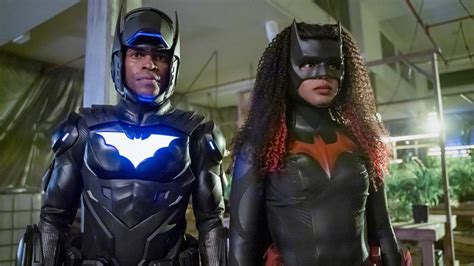 'Batwoman' Season 3: Ryan & Luke's Family Matters, Plus What's Next ...