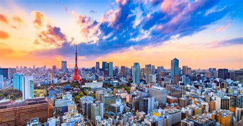 Cityscapes Tokyo, Japan skyline with the Tokyo Tower - Savvy Tokyo