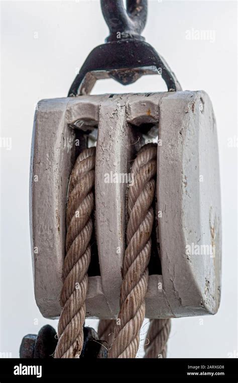 Block and tackle pulley system Stock Photo - Alamy