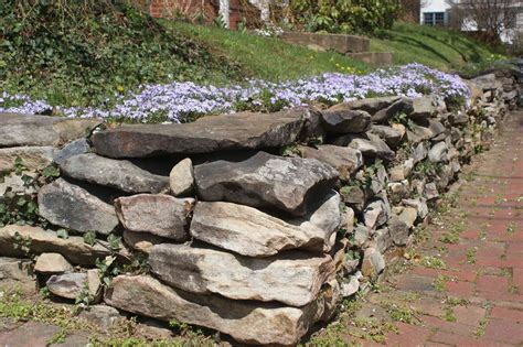 How to Build a Stone Retaining Wall