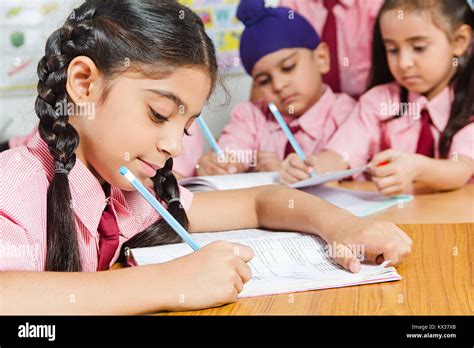 Indian children studying hi-res stock photography and images - Alamy