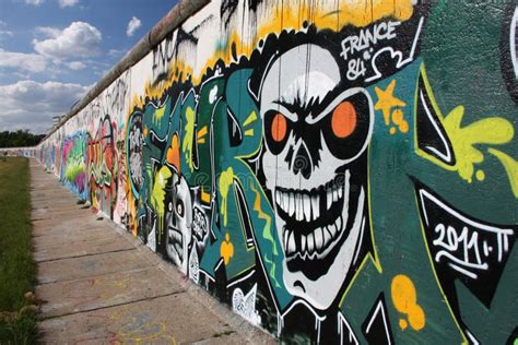 Berlin wall graffiti editorial image. Image of culture - 25552460