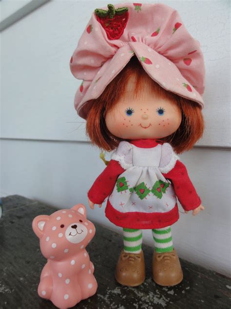 Original Strawberry Shortcake Doll with Cat Custard