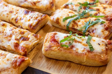 Easy Cheesy Pizza – Recette Magazine