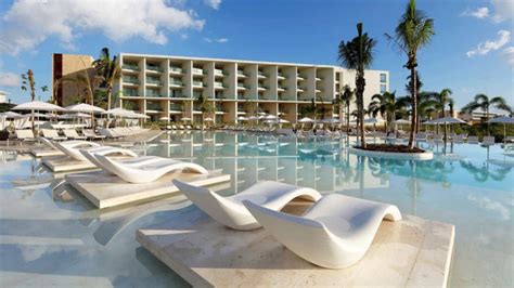 8 Luxury Resorts in Cancun – Fast Travel & Tips