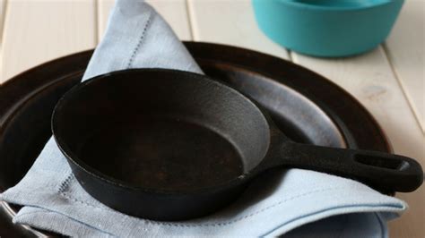 How to Clean Cast Iron Cookware - Kitchen Cookware and Appliances ...