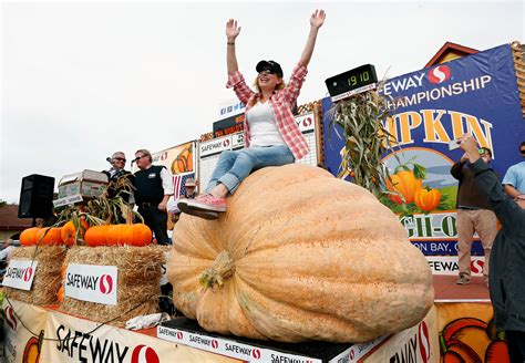 Record Breaking Pumpkin 2024 - Seana Courtney