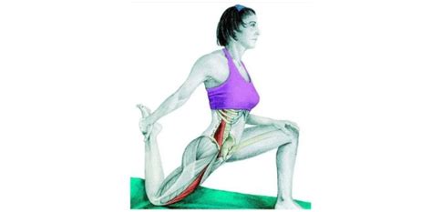 A PT Shares the 3 Psoas Stretches He Does to Relieve Hip Pain