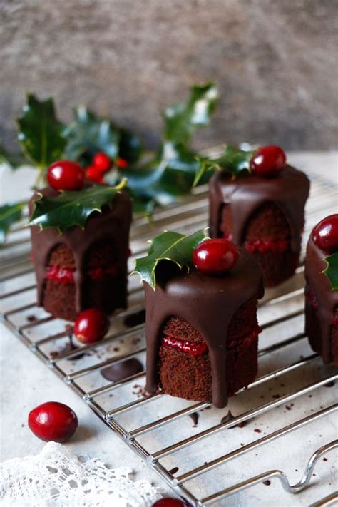 Chocolate Cranberry Christmas Mini Cakes (vegan, gluten-free, nut-free ...