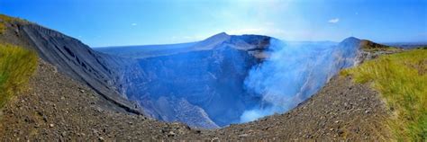 Premium Photo | Lava lake in santiago crater on masaya volcano