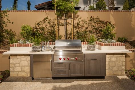 Small Outdoor Kitchen Ideas: Grilling Station