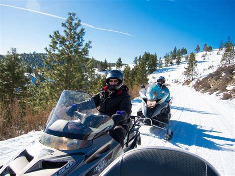 How to Make the Most of Winter in Lake Chelan - Harris + Gasper Lake ...