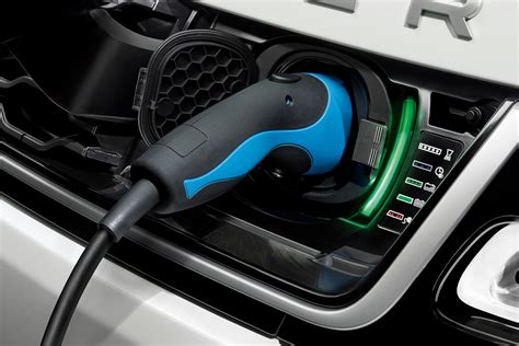 Electric cars vs hybrid cars vs plug-in hybrids | DrivingElectric