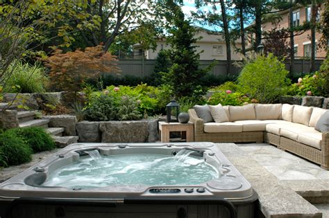 Backyard Hot Tub Landscaping | BonaVista Pools