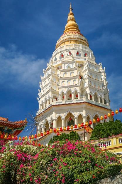 Premium Photo | Kek lok si temple