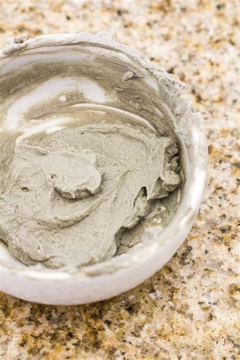 Homemade Dead Sea Mud Mask {to heal your skin!}