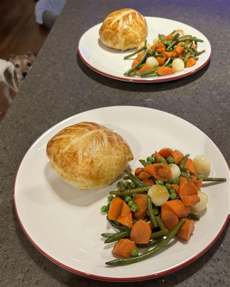 Beef Wellington and vegetables : r/tonightsdinner