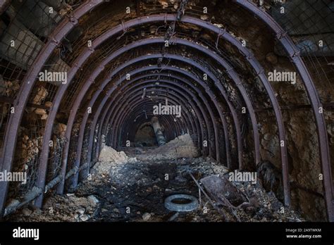 Mine shaft collapse hi-res stock photography and images - Alamy