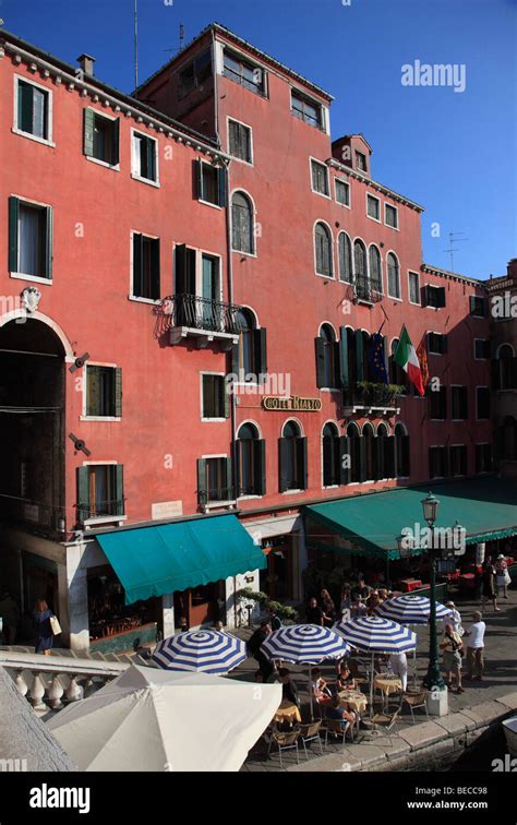 Italy venice street cafe hi-res stock photography and images - Alamy