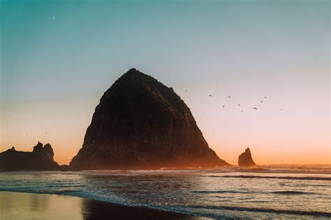 Rock, Haystack Rock, Oregon, Beach, 4K, Earth, Cannon Beach HD Wallpaper