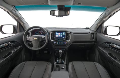 Chevrolet-S10-2019-interior - Mega Autos