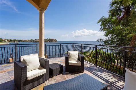 Private Luxurious Waterfront Home in Tampa, FL