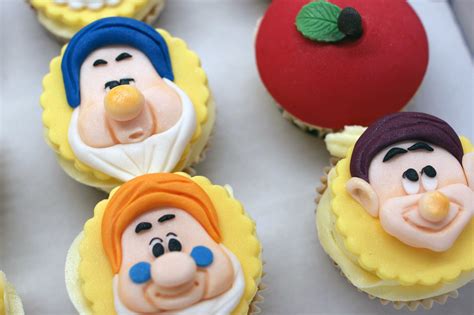 Snow White Disney Cupcakes - Bakealous