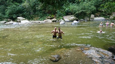 Ciudad Perdida hike - Giving papayas around the world