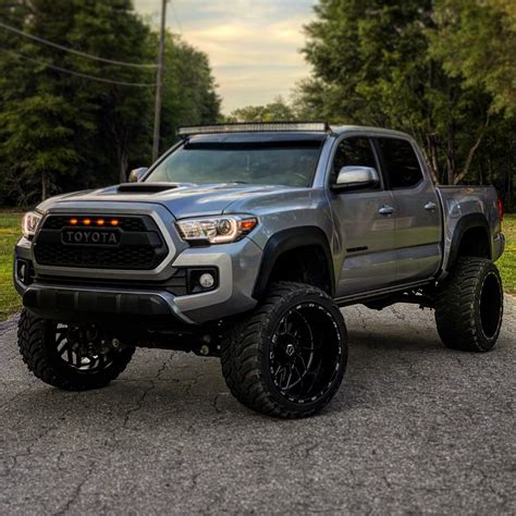 Toyota Tacoma 2022 Lifted