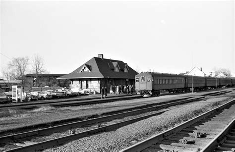 Raritan, NJ station in 1972. Eastbound passenger train photo B. Trogu ...