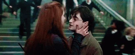 Harry Potter Ginny GIF - HarryPotter Ginny Kiss - Discover & Share GIFs