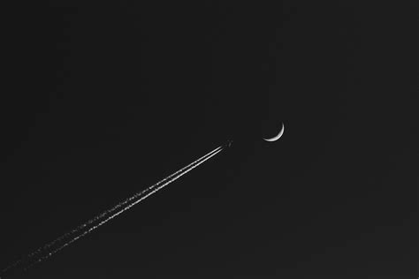 Airplane Moon Minimalism Wallpaper,HD Artist Wallpapers,4k Wallpapers ...