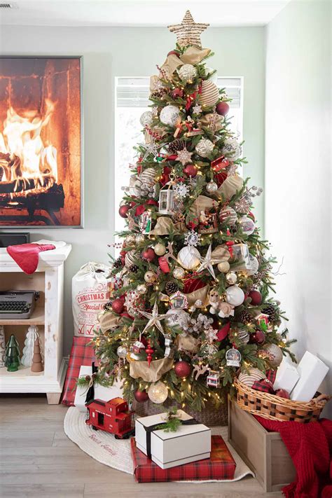 Cozy Red and Gold Christmas Tree Decorating Ideas • Craving Some Creativity