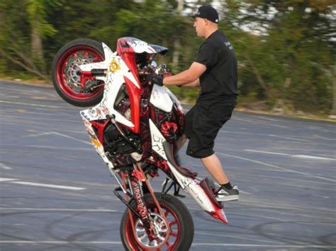 Most Amazing and Dangerous Bike Stunts by Riders ~ RACING STUNTS